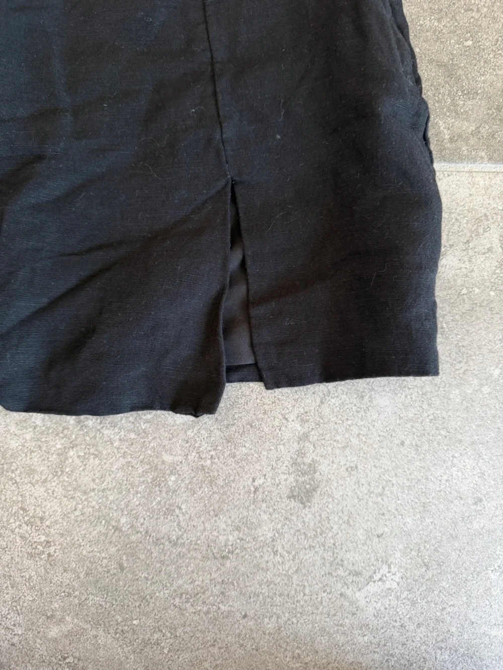 H&M Black Women's Linen Mini Skirt with Front Slit - Picture 2 of 5